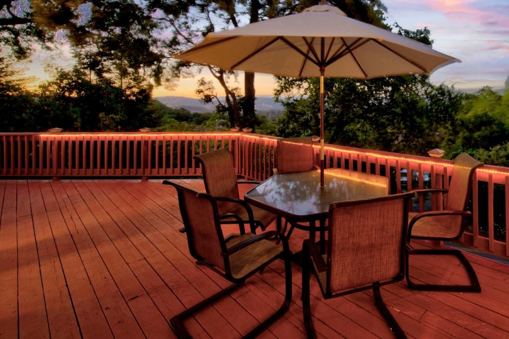 Decks & Outdoor Living